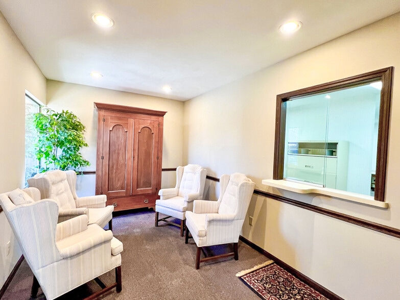 More Photos Of 3540 N Belt W, Belleville Medical For Sale