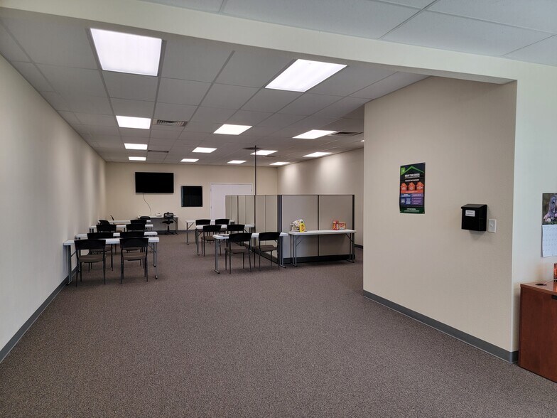 More Photos Of 2748-2776 Janitell Rd, Colorado Springs Warehouse For Lease