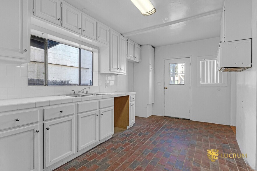 More Photos Of 11311 Burbank Blvd, North Hollywood Apartments For Sale