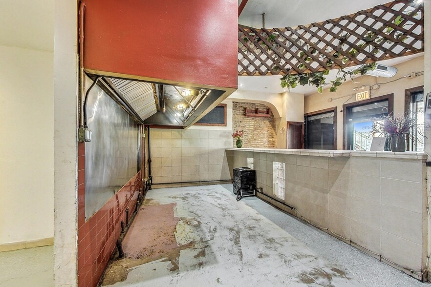 More Photos Of 2806 W Lake St, Chicago Fast Food For Lease