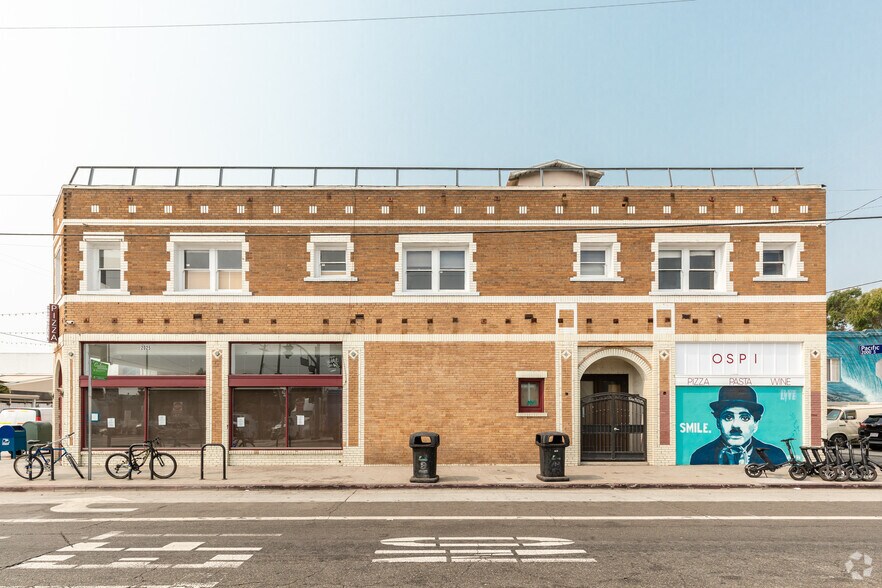 More Photos Of 2017 Pacific Ave, Venice Storefront Retail Office For Lease