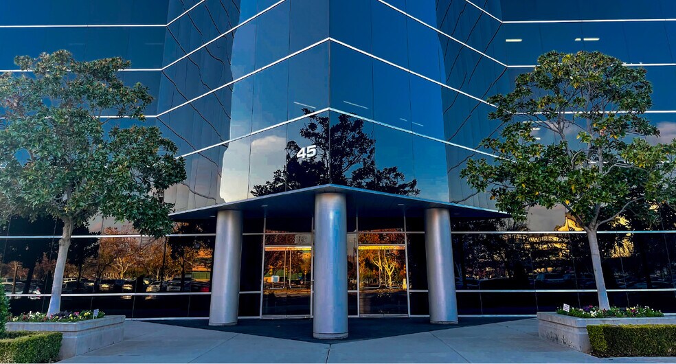 More Photos Of 45 E River Park Pl W, Fresno Office Residential For Lease