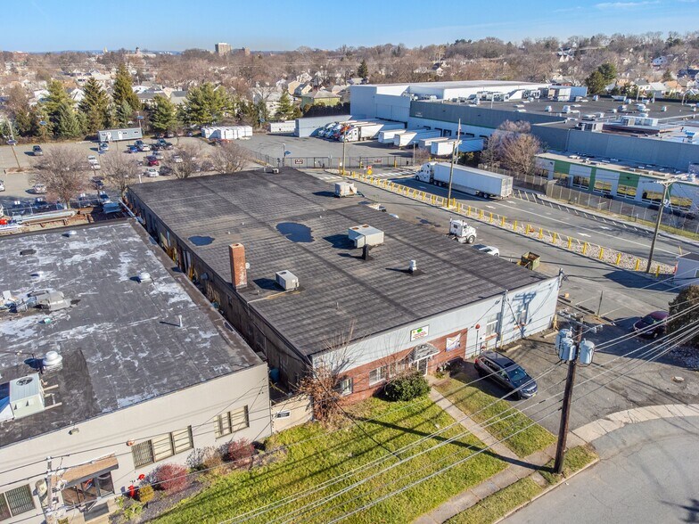 More Photos Of 95 Industrial St E, Clifton Warehouse For Sale