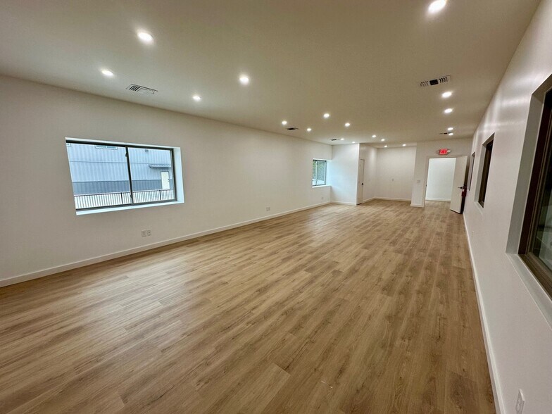 More Photos Of 10020 Darden Hill Rd, Austin Light Distribution For Sale