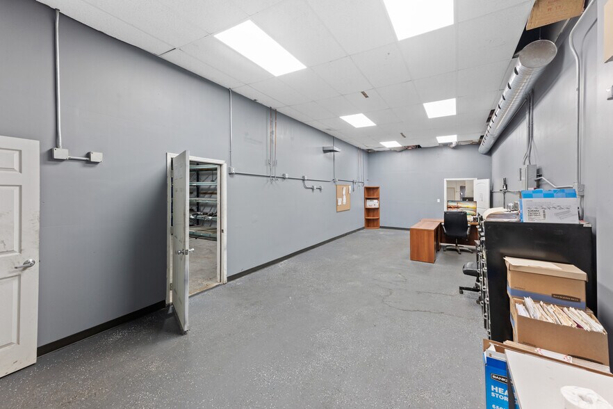 More Photos Of 14286 Meyers Rd, Detroit Industrial For Sale