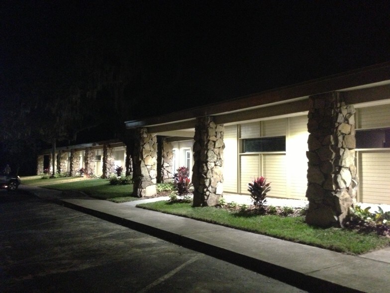 More Photos Of 911-917 S Parsons Ave, Brandon Office For Lease