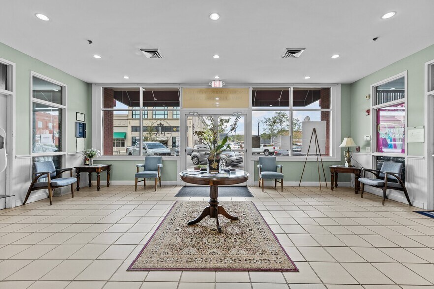 More Photos Of 327 N Queen St, Kinston Office For Sale