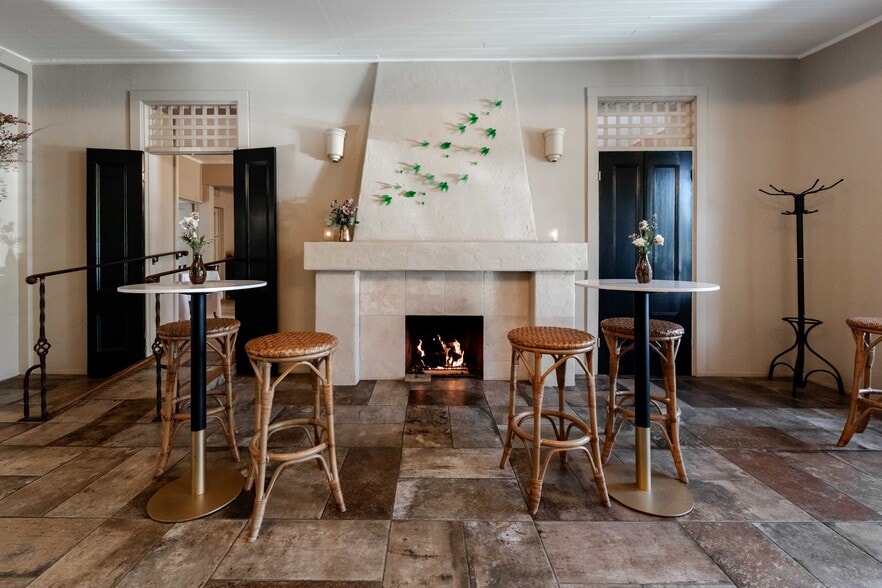 More Photos Of 241 1st St W, Sonoma Restaurant For Sale