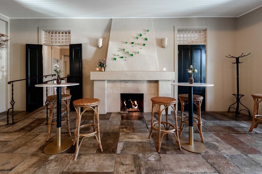 More Photos Of 241 1st St W, Sonoma Restaurant For Sale