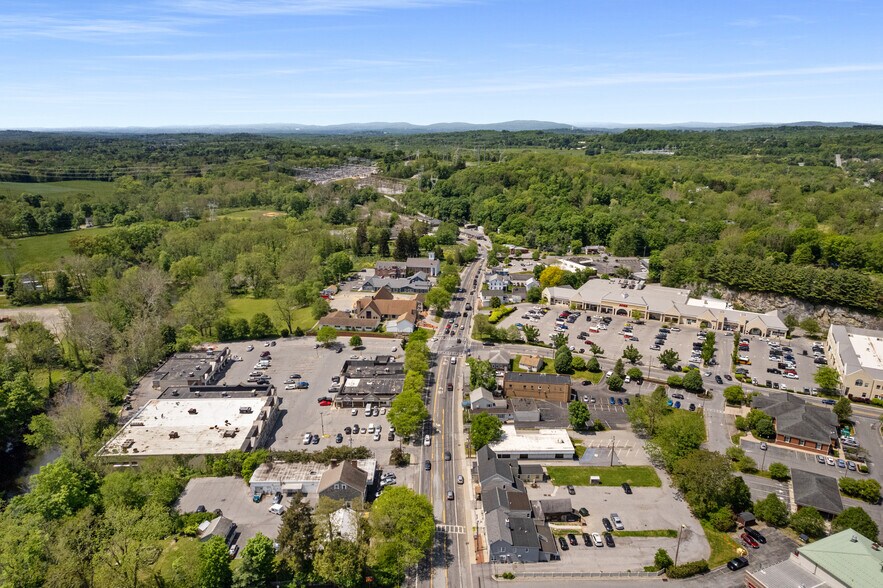 More Photos Of 3 Maggiacomo Ln, Pleasant Valley Storefront For Lease