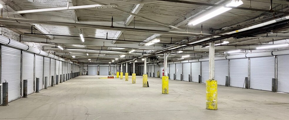 More Photos Of 1560 W Raymond St, Indianapolis Truck Terminal For Lease