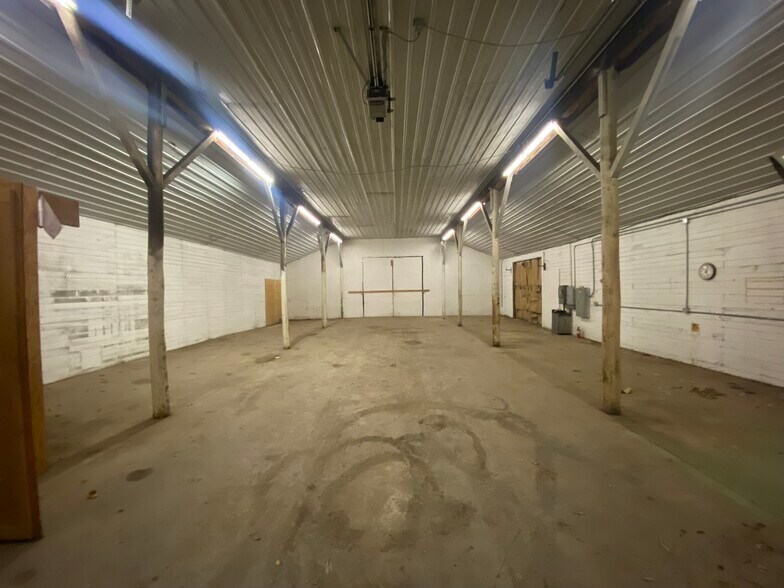 More Photos Of 1113 Monroe St, Fort Calhoun Warehouse For Lease