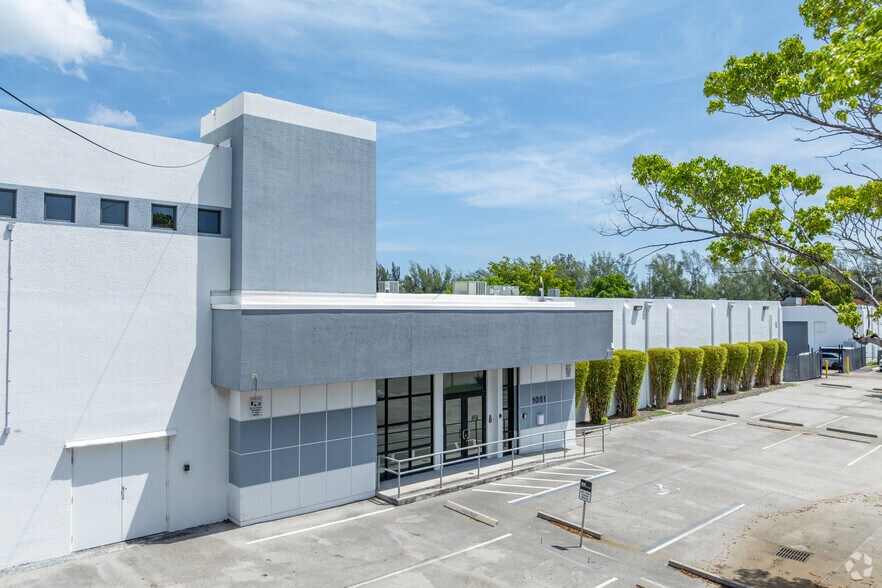 More Photos Of 1051 NW 3rd St, Hallandale Distribution For Lease