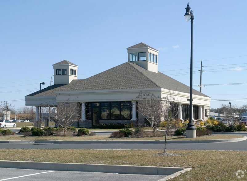 More Photos Of 17252 N Village Main Blvd, Lewes General Retail For Lease