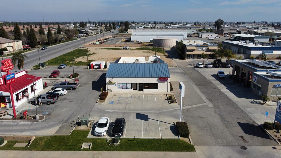 Primary Photo Of 3726 Coffee Rd, Bakersfield Freestanding For Lease