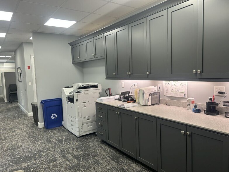 More Photos Of 670 Boston Post Rd, Madison Office For Lease