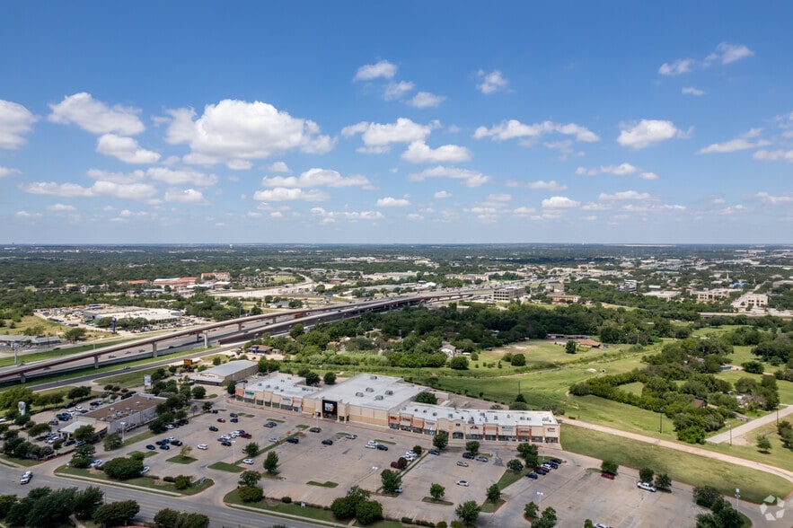 More Photos Of 1201 S Interstate 35, Round Rock Unknown For Lease
