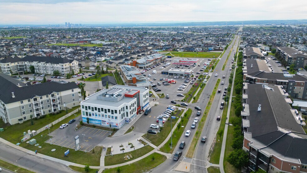 More Photos Of 7171 80 Av NE, Calgary Fast Food For Lease