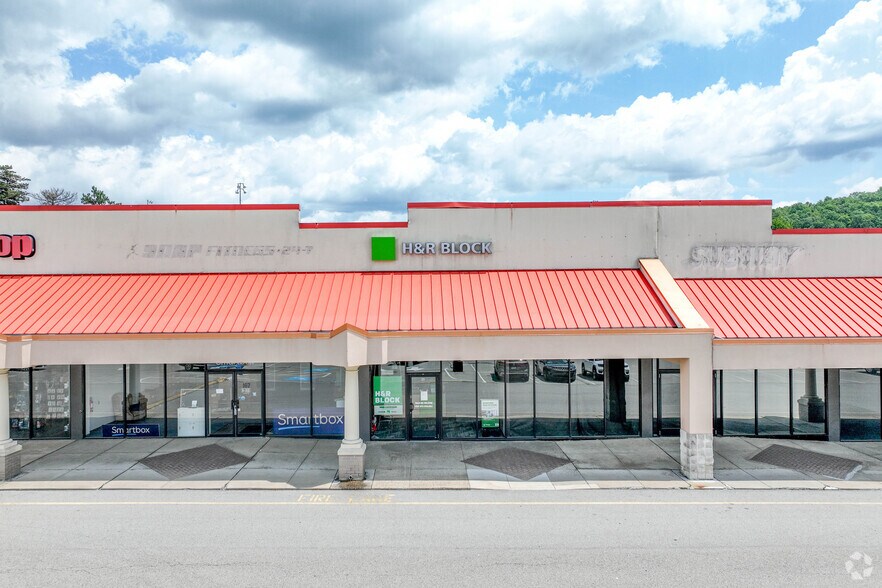 More Photos Of 200-300 Hillcrest Shopping Ctr, New Kensington Unknown For Lease