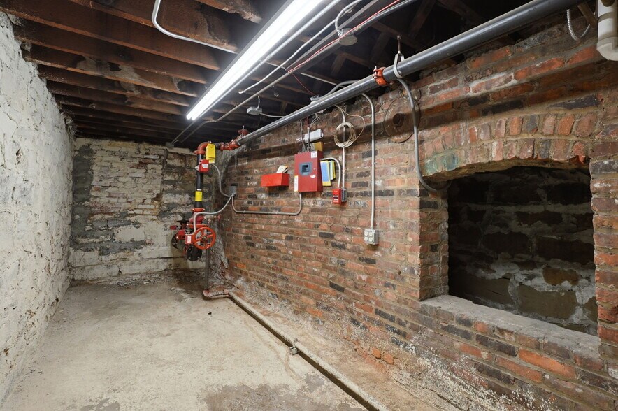 More Photos Of 4126 E Erie St, Willoughby Office For Sale