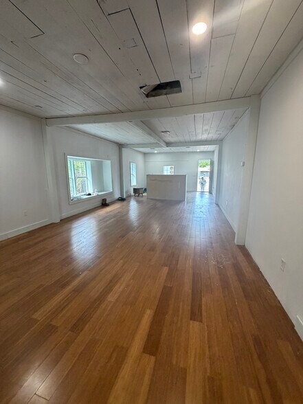 More Photos Of 304 S Lockwood Dr, Houston Storefront Retail Office For Sale