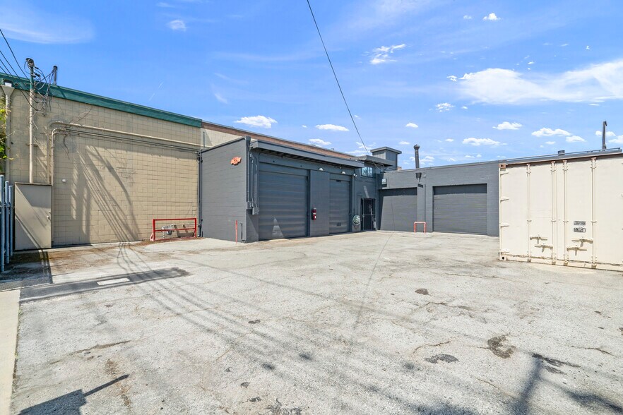 More Photos Of 916 Center St, San Carlos Warehouse For Sale