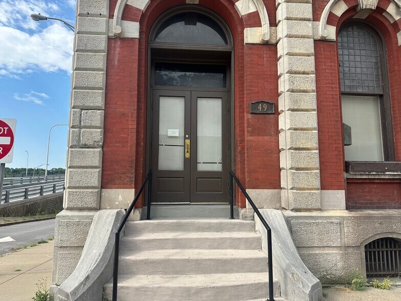 More Photos Of 49 E Main St, Amsterdam Office For Sale