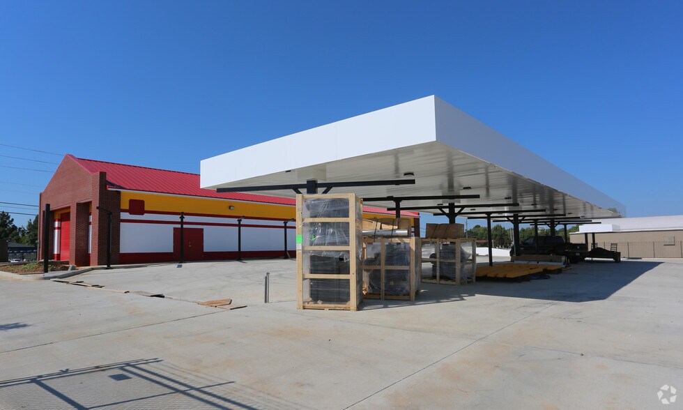 More Photos Of 900 W South Blvd, Montgomery Carwash For Sale