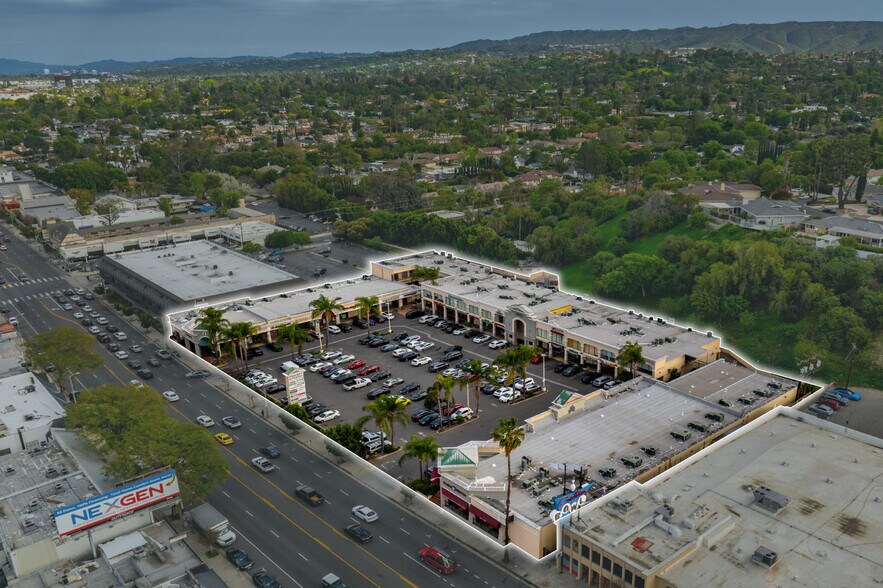 More Photos Of 19522-19598 Ventura Blvd, Tarzana General Retail For Sale