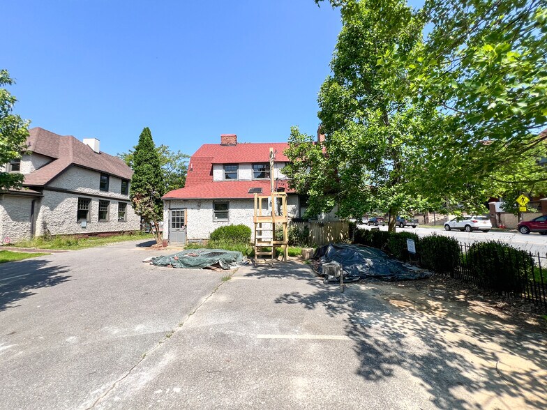 More Photos Of 1 Swan St, Asheville Freestanding For Sale