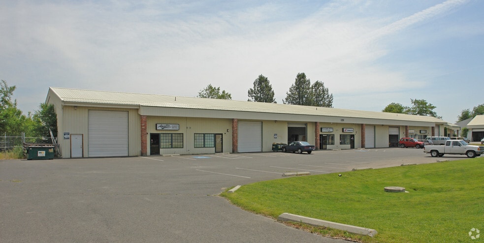 More Photos Of 7826 N Market St, Spokane Warehouse For Lease