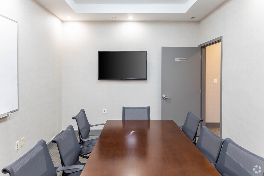 More Photos Of 401-407 Lincoln Rd, Miami Beach Office For Lease