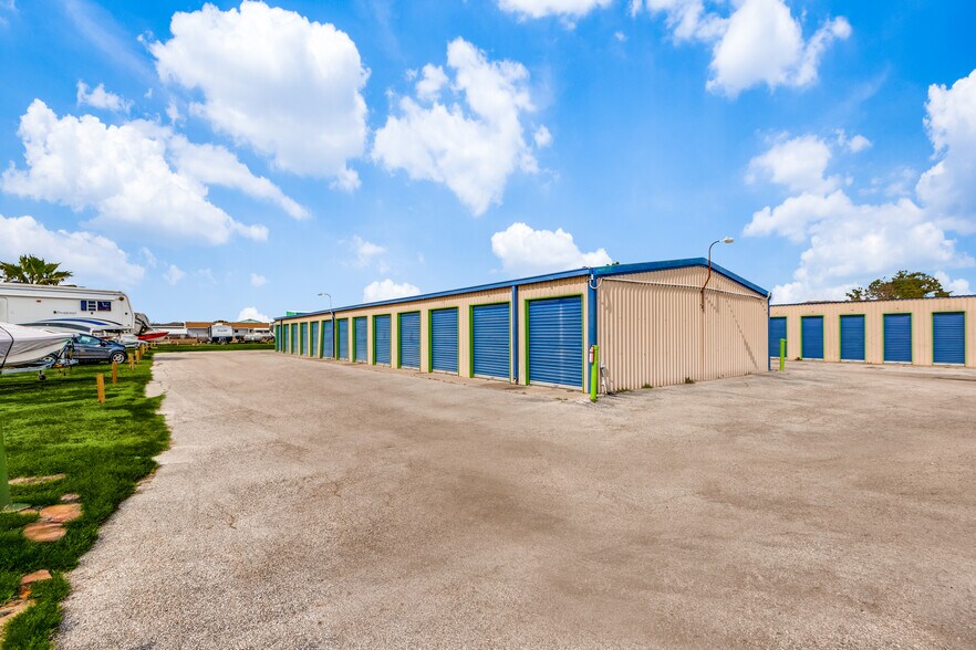 More Photos Of 2515 E Bayshore Dr, San Leon Self Storage For Sale