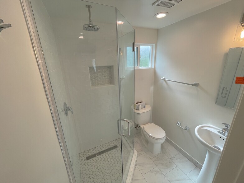 More Photos Of 2118 Carnegie Ln, Redondo Beach Apartments For Sale