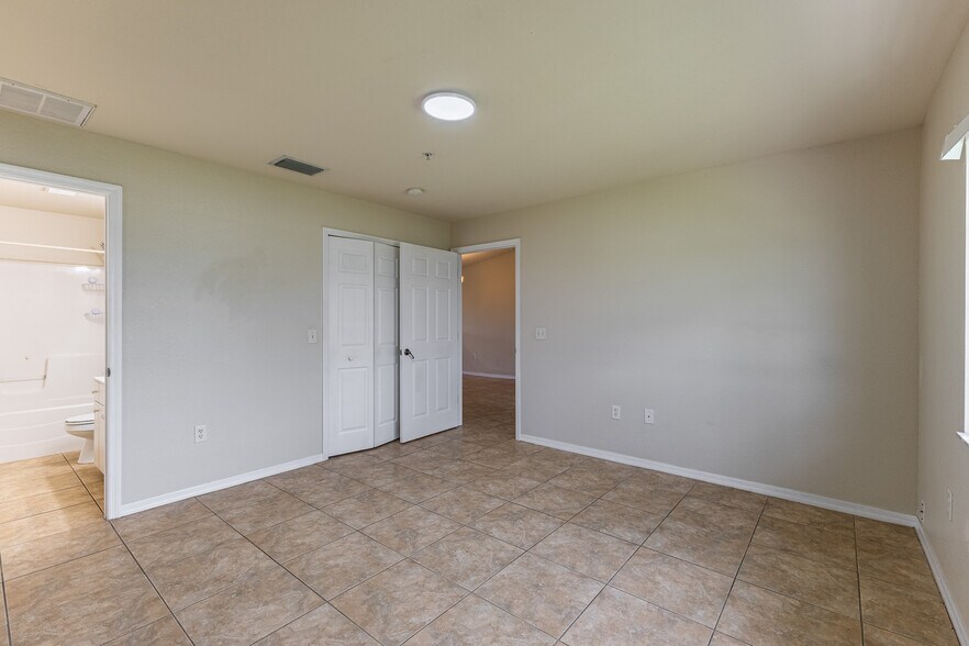 More Photos Of 1328 SE 8th Ave, Cape Coral Multifamily For Sale