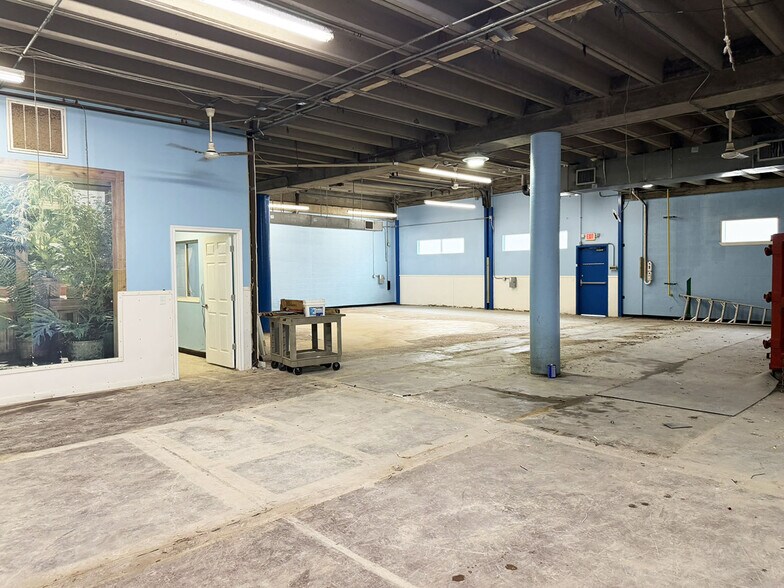 More Photos Of 1618 Webster St, Houston General Retail For Lease