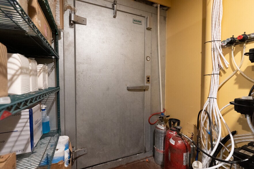 More Photos Of 1401 S Morley St, Moberly Restaurant For Sale