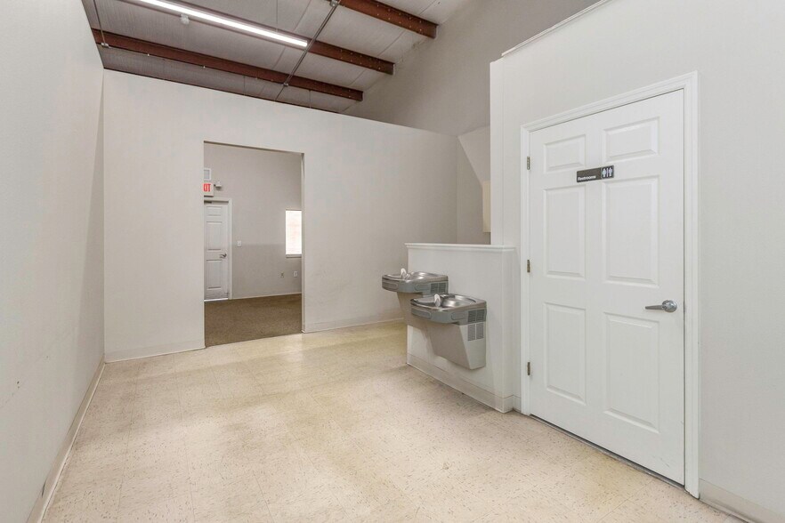 More Photos Of 16547 US Highway 19, Hudson Showroom For Lease