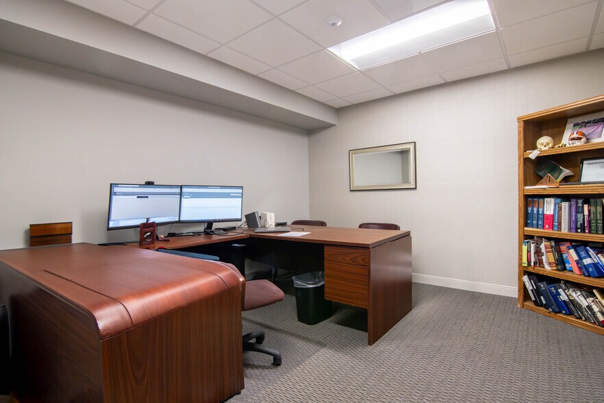 More Photos Of 5544 Central Ave, Saint Petersburg Office For Sale