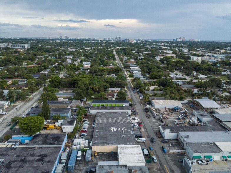 More Photos Of 537-549 NE 34th St, Oakland Park Distribution For Sale