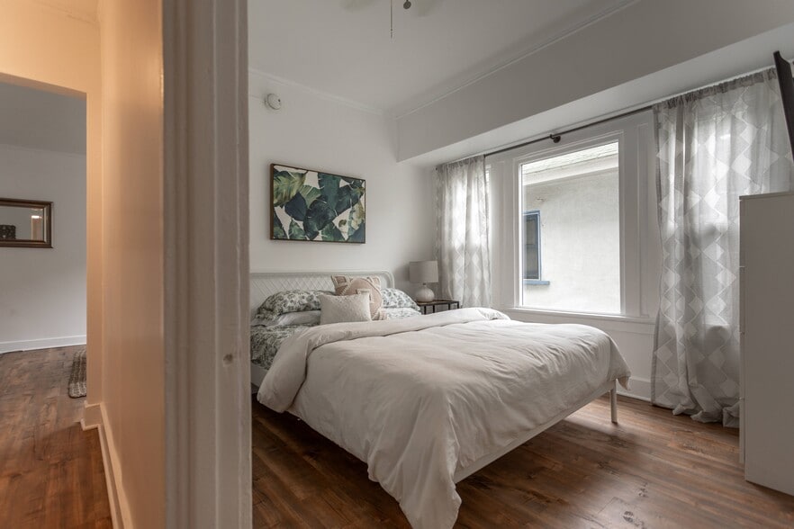 More Photos Of 20 Breeze Ave, Venice Apartments For Sale