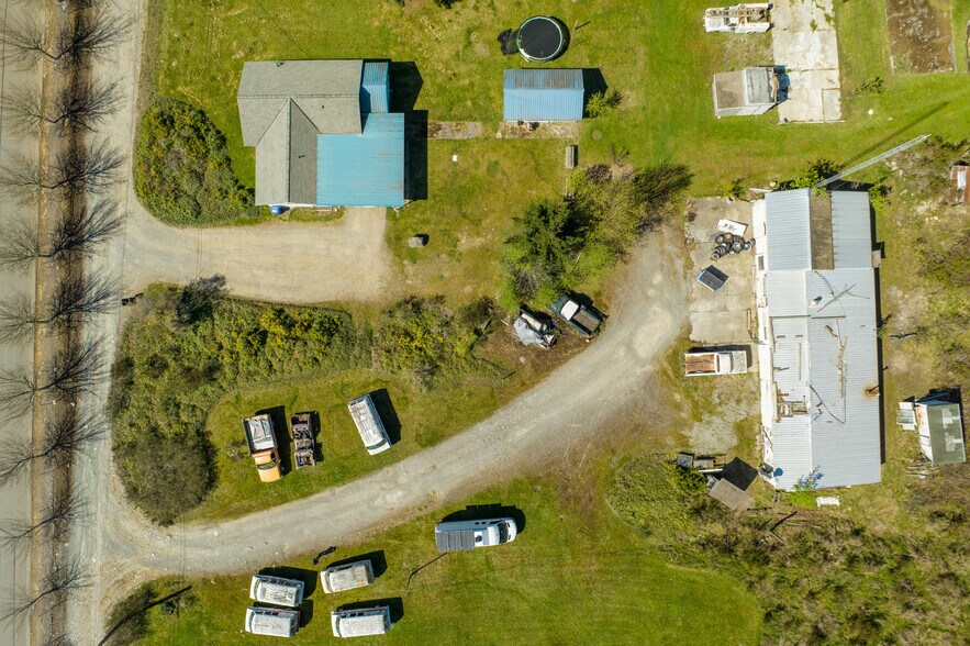 More Photos Of 900 NE 24th Ln, Oak Harbor Service For Sale