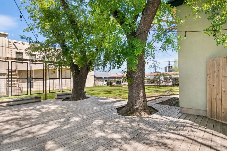 More Photos Of 702 Front St, Comfort Freestanding For Sale