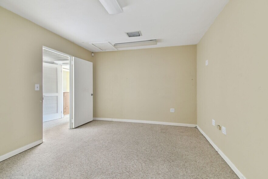 More Photos Of 3019 W Azeele St, Tampa Loft Creative Space For Sale