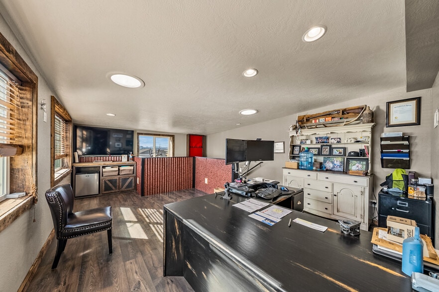 More Photos Of 3811 Crater Lake Hwy, Medford Warehouse For Sale