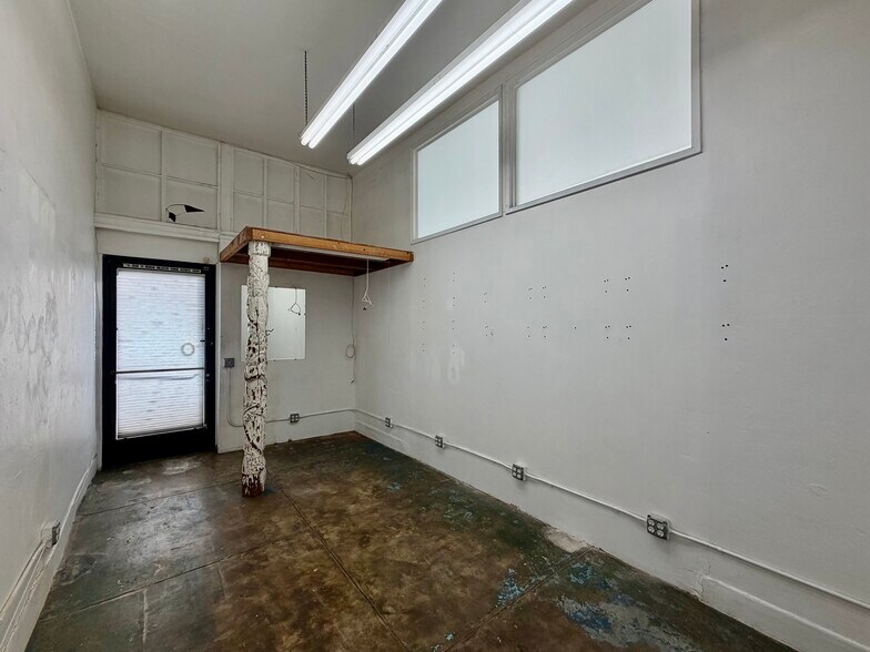 More Photos Of 1813-1827 Lincoln Blvd, Venice Storefront For Lease