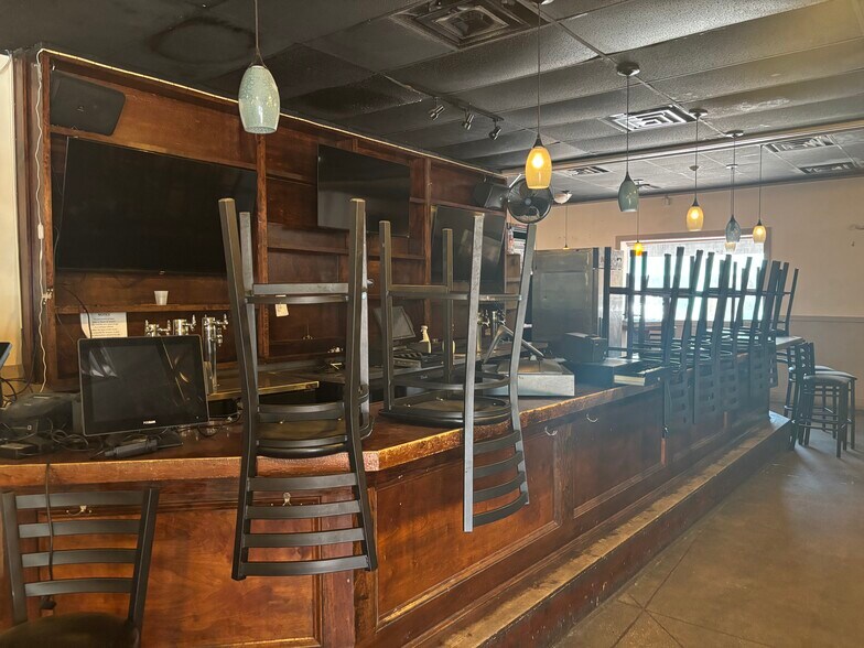 More Photos Of 2108 State St, Cayce Restaurant For Lease