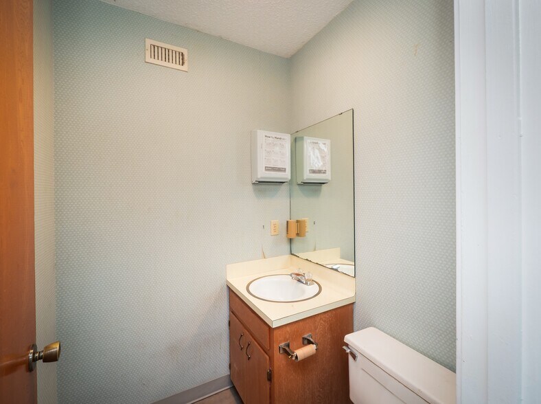More Photos Of 4409 Menchaca Rd, Austin Medical For Sale