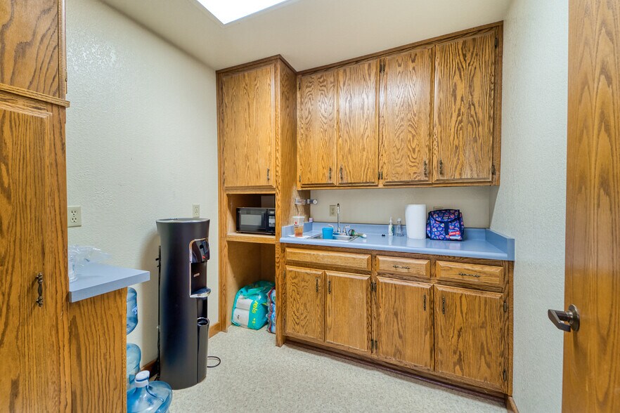 More Photos Of 1408 Live Oak Blvd, Yuba City Office For Sale