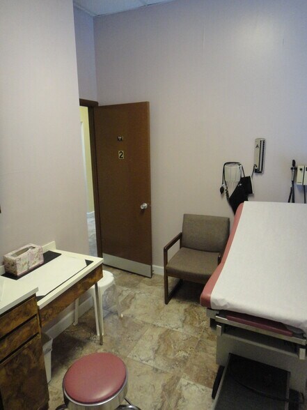 More Photos Of 14205 W Dixie Hwy, North Miami Medical For Sale